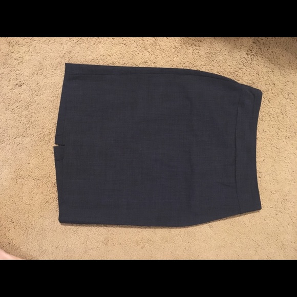 Banana Republic 2 piece skirt suit - Picture 2 of 3